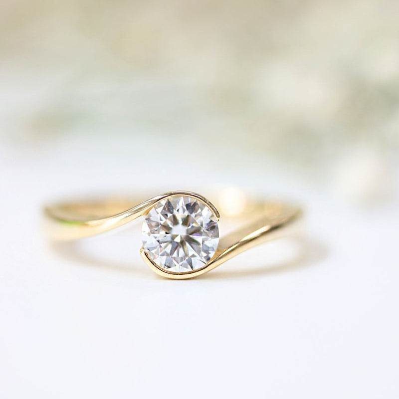 Fairtrade 9ct Yellow Gold Solitaire Crossover Engagement Ring